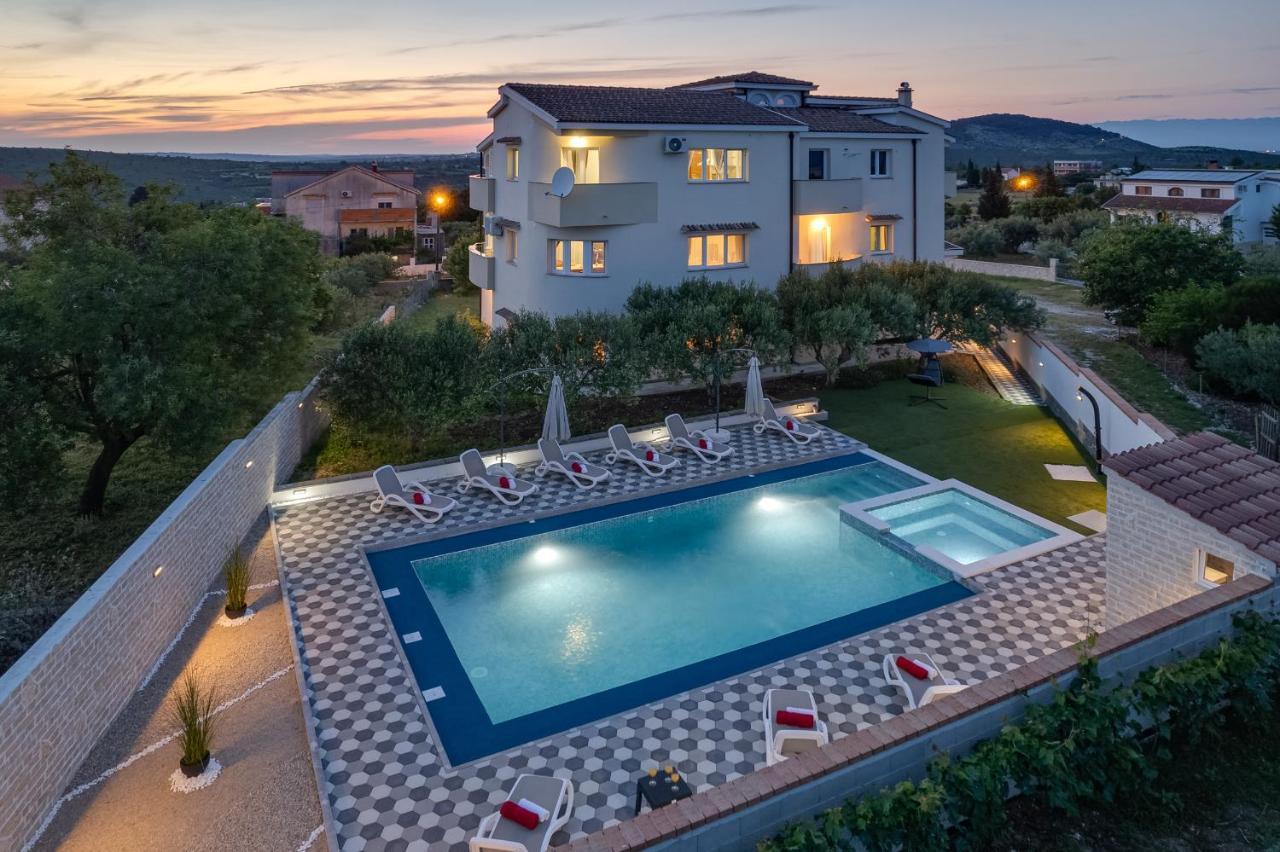 Apartment Miruna S Bazenom Donje Rastane Bagian luar foto
