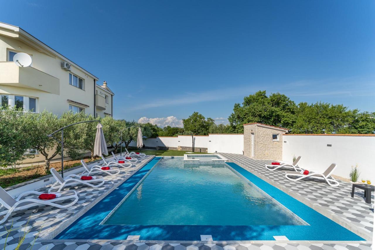Apartment Miruna S Bazenom Donje Rastane Bagian luar foto